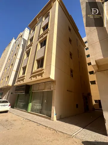 � بناية للبيع في الشارقة – القليعة (فرصة استثمارية)  📍 الموقع: الشارقة – القليعة (خلف المسجد مباشرة)
