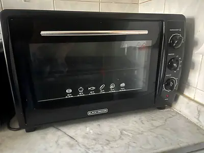 Black  Decker Electric Countertop Oven - Good Working Condition