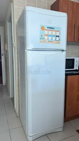 Refrigerator INDESIT in fully working condition (175x64x60cm)