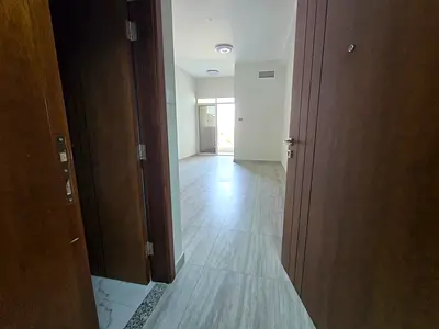 Master bedroom, 2 balconies, parquet flooring, prime location, spacious, family-friendly, free maintenance, lowest prices