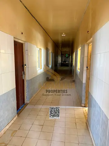 فرصة ممتازة للشركات والمؤسسات الباحثة عن سكن عمال منظم وفي موقع استراتيجي داخل منطقة صناعية حيوية في عجمان. السكن يقع في منطقة الجرف الصناعية 2، وهي م