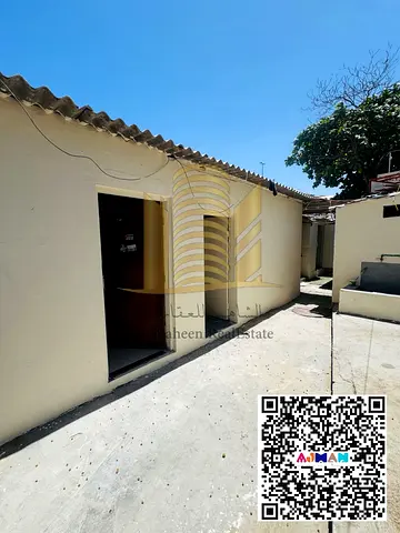 للإيجار فيلا مميزة في الراشدية 3 مناسب للموظفين أو الشركات.  موقع استراتيجي بجوار الجراند مول  4 غرف (3 غرف كبيرة + غرفة صغيرة) 3 حمامات مطبخ كبير حوش