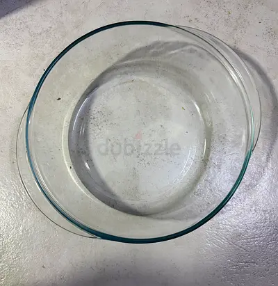 Round Glass Baking Dish / Ovenproof Pyrex-style Dish (Used)