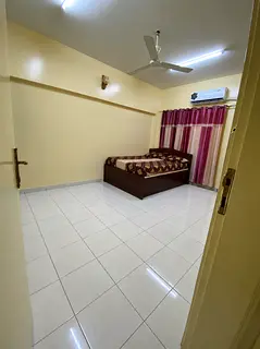 Room to share with Single Indian Male Executive in prime Area Of Burdubai-No commission