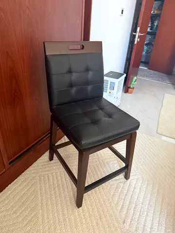 2 swivel chairs