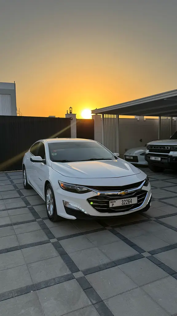 Chevrolet Malibu 2019 — photo 1 of 8
