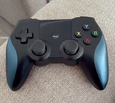 HORIPAD Ultimate Wireless Game Controller, specifically model HIP-047U
