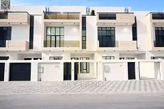 For sale: Unmissable opportunity! 5-bedroom townhouse with a roof terrace, registration fees include