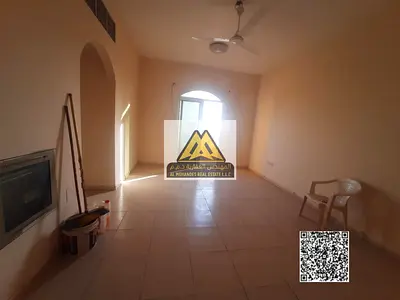 موقع ممتاز على شارع رئيسي وسهل الخروج إلى الشارقة ودبي وطريق الشيخ محمد بن زايد مع قربه من سوق المبارك وجميع الخدمات اليومية