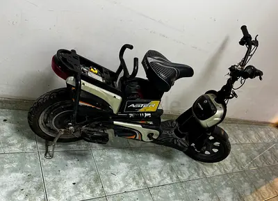 Used Electric Scooter / Moped - Small City Commuter, working condition, back seat cover missed