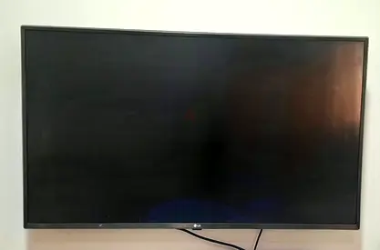 Smart LED TV with HDMI ARC and Multiple USB Ports - Good Working Condition