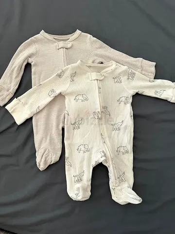 Bundle of 2 Baby Sleepers / Onesies - Neutral White/Grey, Size Newborn/0-3M Carter‘s