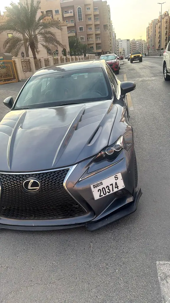 Lexus IS-Series 2016 — photo 1 of 4