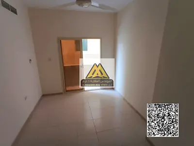 موقع ممتاز على شارع رئيسي وسهل الخروج إلى الشارقة ودبي وطريق الشيخ محمد بن زايد مع قربه من سوق المبارك وجميع الخدمات اليومية