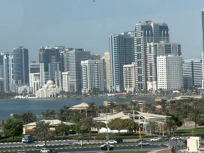 Free AC, sea view, strategic location close to the Corniche.