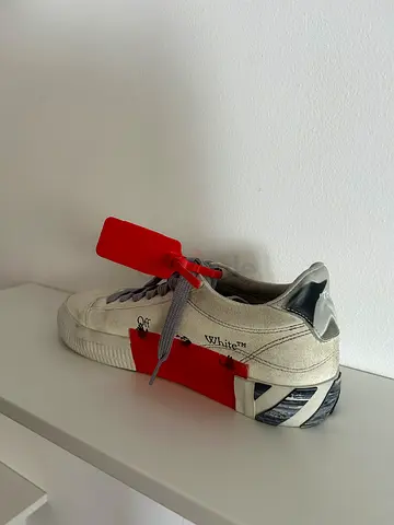 OFF-WHITE Liquid Melt Low Vulcanized Sneaker 39 Europe size (retail 1330 aed)