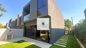 Spacious Corner 3-Bedrooms townhouse in kaya massar| landscaped| Amneties