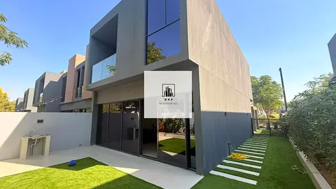 Spacious Corner 3-Bedrooms townhouse in kaya massar| landscaped| Amneties
