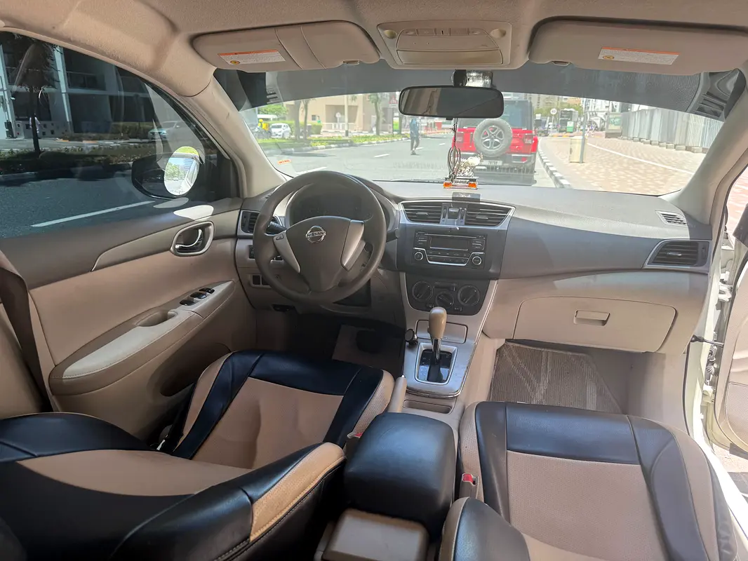 Nissan Sentra 2016 — photo 1 of 6