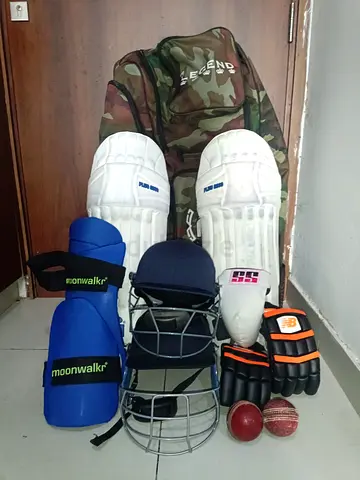 LIKE NEW USED CRICKET KIT FOR SALE