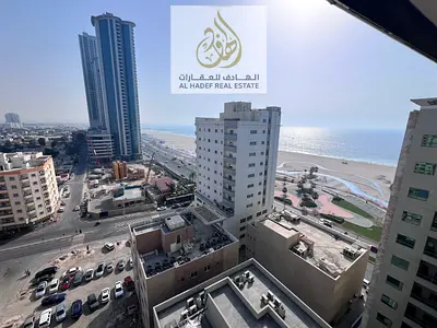 غرفه وصاله كورنيش عجمان مساحه كبيره مع الباركن اطلاله بحريه