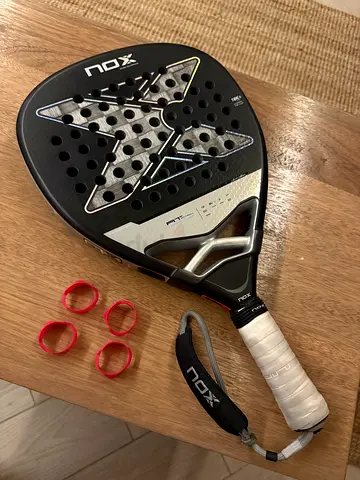 Padel racket (Nox at10 attack 2024)