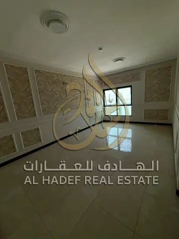 عِش الرفاهية فوق مياه القصباء! أجمل 3 غرف وصالة بإطلالة بحرية مباشرة من كل الزوايا، سوبر لوكس، وتأمين "شيك لا يُصرف"!