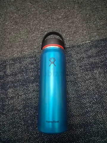 Hyrdoflask water bottle 32 oz