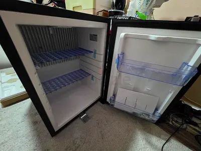 Mini Bar / Mini Fridge