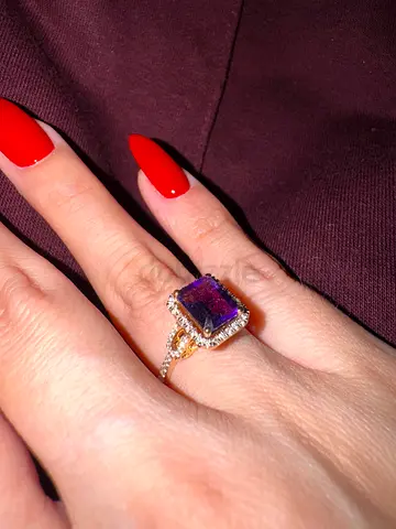 18 KT GOLD RING - Amethyst