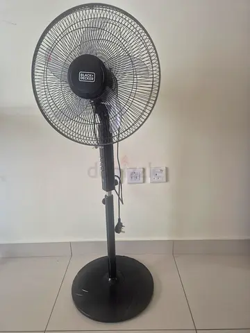 Black  Dekker Pedestal Fan - Good Working Condition
