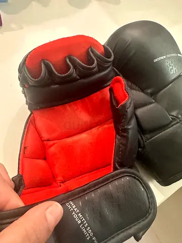 Pair of black boxing gloves - good condition