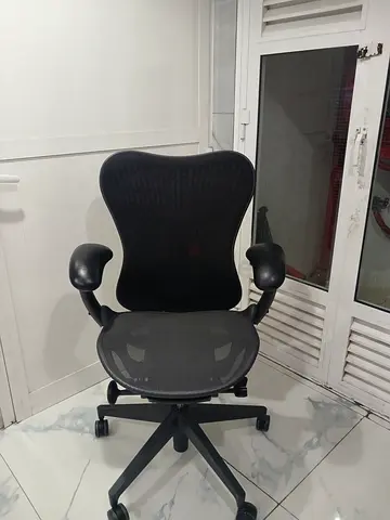 Selling Herman Miller Mirra Chair. Good conditions