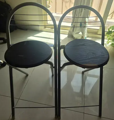 Table /Bar table with 2 high chair