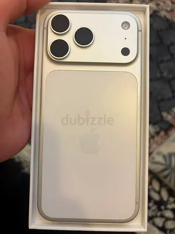 Apple iPhone (white) with triple camera - like new in box 256 Gb