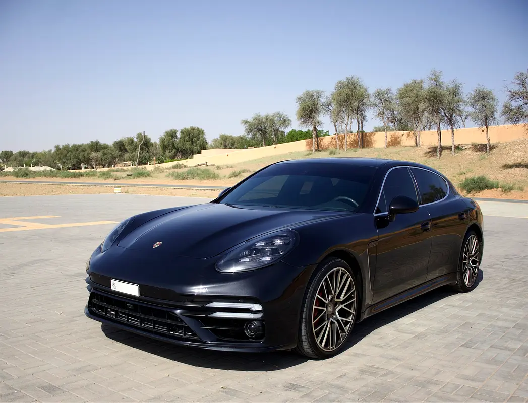 Porsche Panamera 2011 — photo 1 of 18