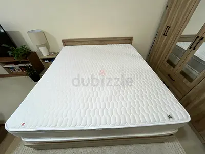 King Size Memory Foam Pocket Spring Mattress – Excellent Condition