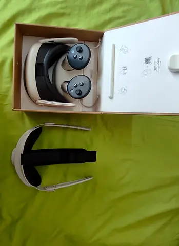 Meta Quest 3 Wireless VR Headset with Controllers (Used) - Complete Set