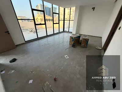 استوديو كبير جدا للايجار السنوي في النخيل 2 كورنيش عجمان مع رووف واسع ومطبخ منفصل ودريسنج شامل الفواتير 35 ألف على 4 دفعات والتأمين شيك مباشر! متاح جم