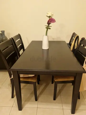 4 SEATER Dining Table and 4 dining Chairs for Sale