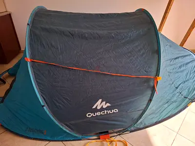 Quechua 2-Second Pop-Up Beach Tent / Sun Shelter - Good Condition
