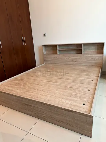 Gamorah 5 Pcs Bed Set King Size, Night Stand, Dresser And Stool with Mirror, Wood Sonoma Oak 180x200