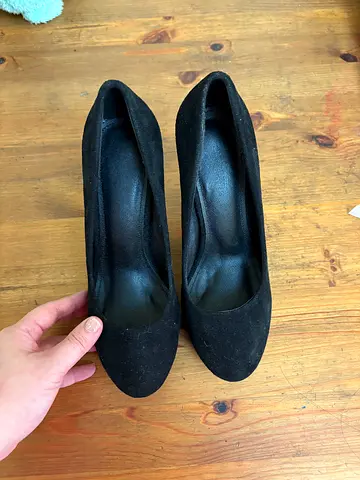 Preloved black heels