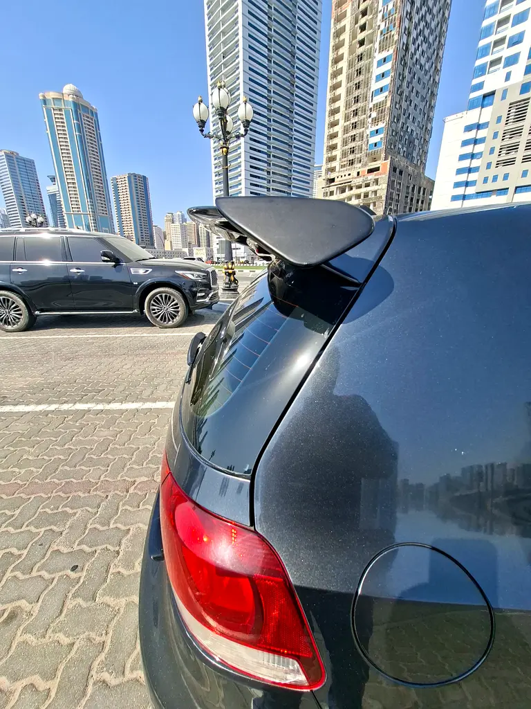 Volkswagen Golf 2011 — photo 1 of 17