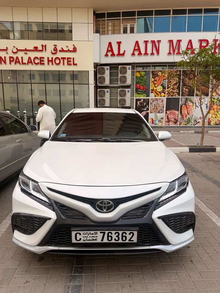 Toyota Camry 2019 — photo 1 of 11