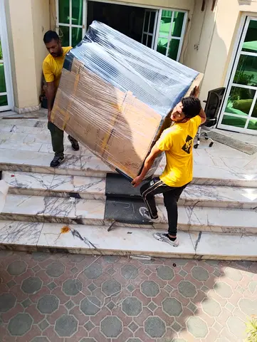 MUZFAR  STARLINE MOVERS UAE
PICKUP TRUCK  FURNITURE MOVING