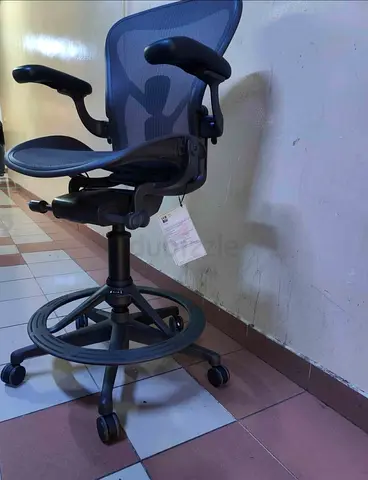 Brand Remastered Herman Miller Aeron Chair Fully Adjustable with Stool Graphite Size B