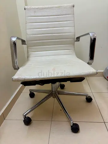 White Strong Swivel Chair with Armrests