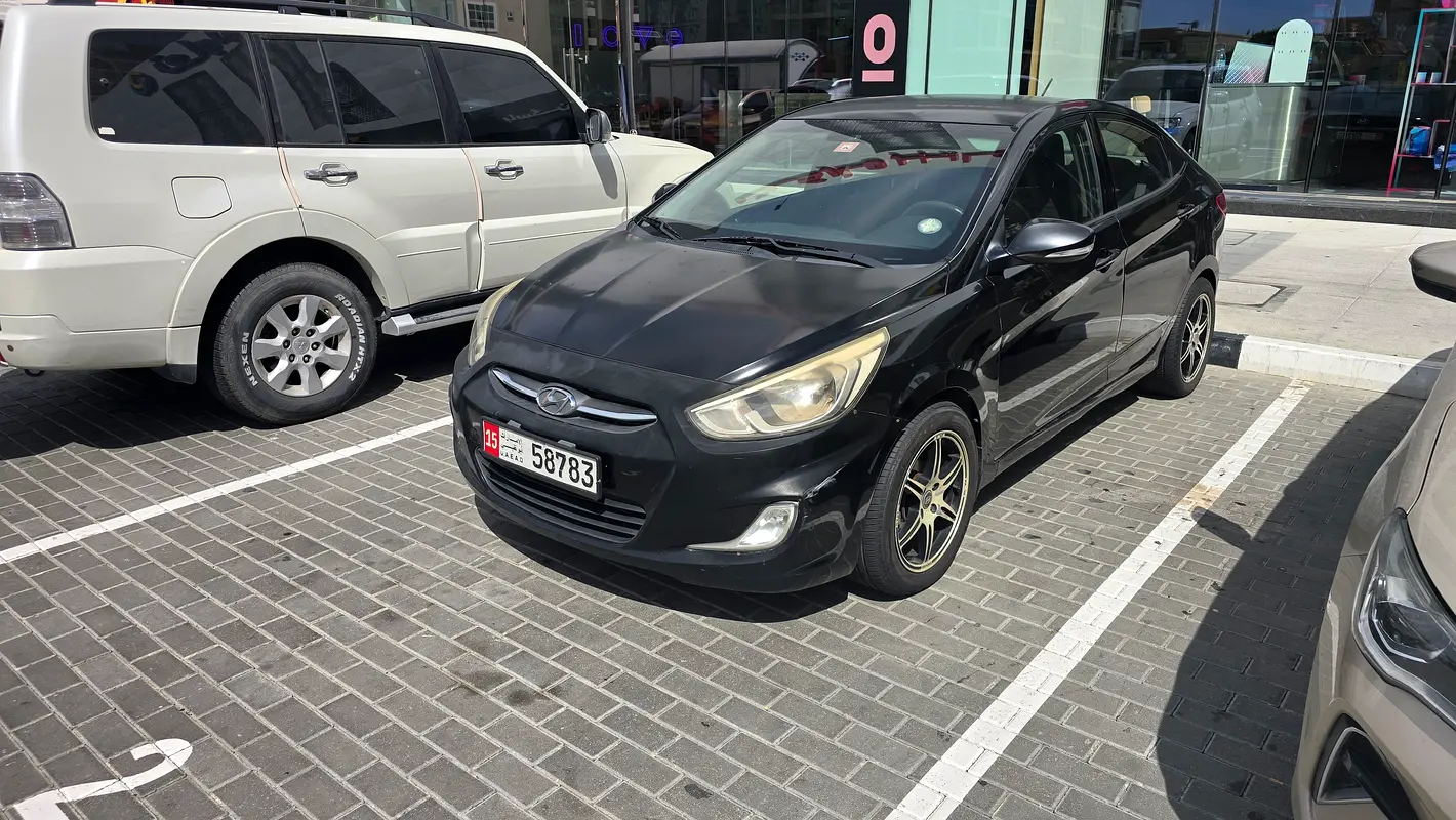 Hyundai Accent 2016 — photo 1 of 8
