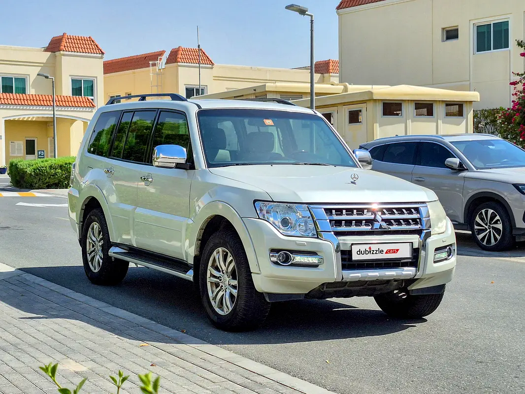 Mitsubishi Pajero 2016 — photo 1 of 18